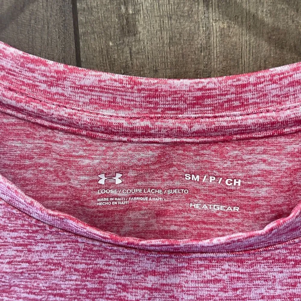 EUC. Ladies’ Under Armour lightweight red short sleeve shirt. - Picture 4 of 4